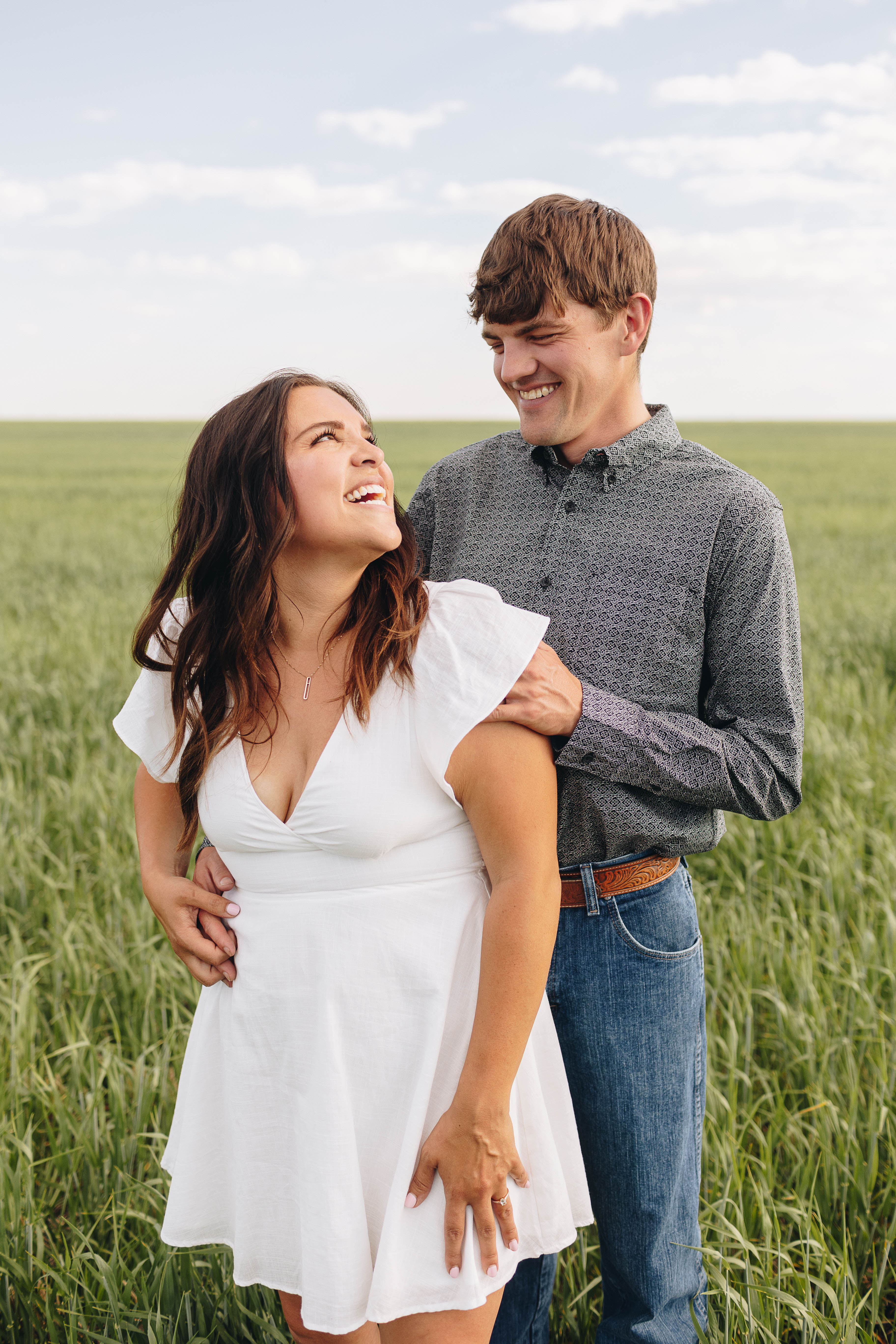 Jefferson City, Columbia, Russellville, Missouri, Wedding Photographer, couples photographer, couples photoshoot, field, bridal party, warm, wedding, engagement photoshoot